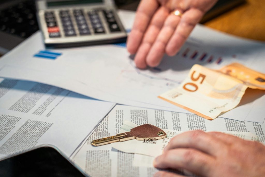 إدارة الأملاك وتحصيل الإيجارات